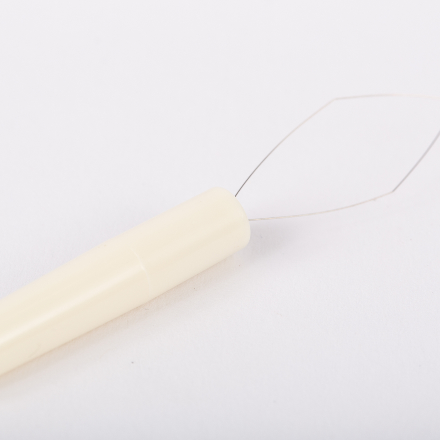 1x Einfädler mit Schutzkappe - 85mm - ELFENBEIN