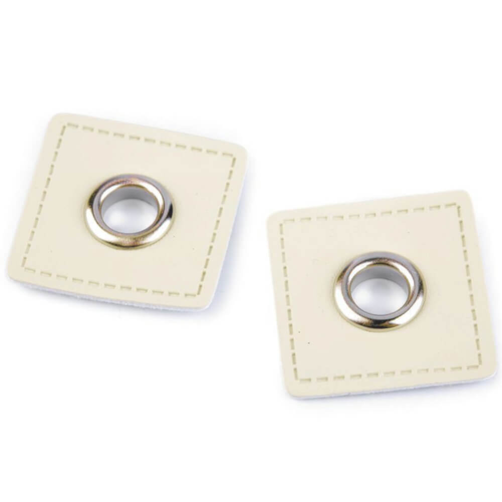 2x 8 mm silberfarbene Ösen Patches auf 30x30 mm Kunstleder - Hellcreme (1)