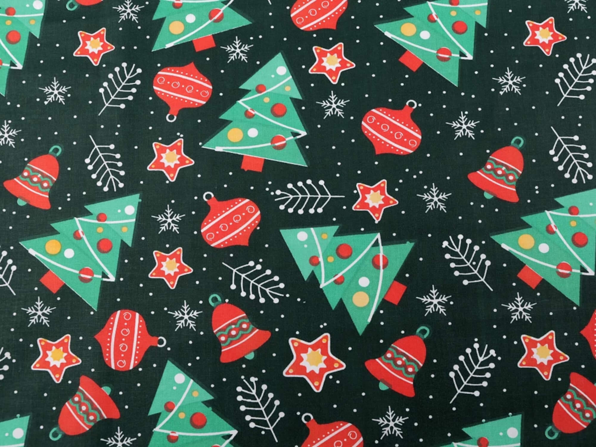 0,5 m | Baumwollstoff mit Weihnachtsmotiv Bäumchen, Baumkugeln - dunkelgrün