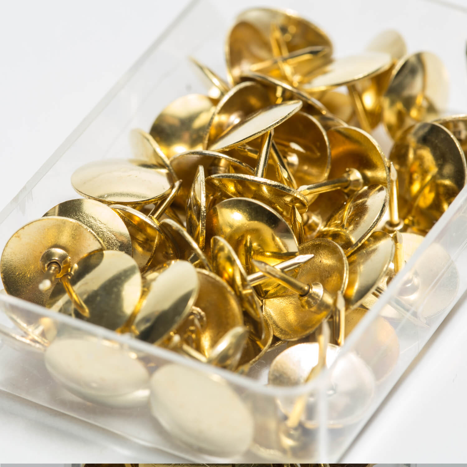 60 Heftzwecken in GOLD